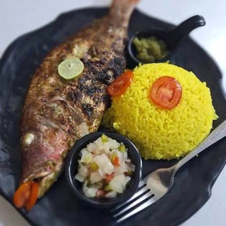 Poisson grillé avec riz