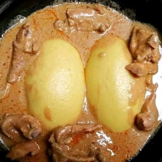Foutou et sauce d’arachide